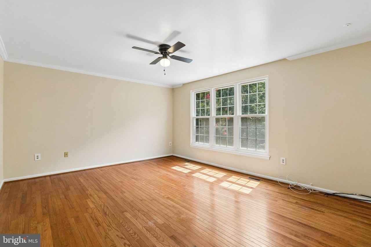 820 Chatsworth Dr - Photo 6 of 16