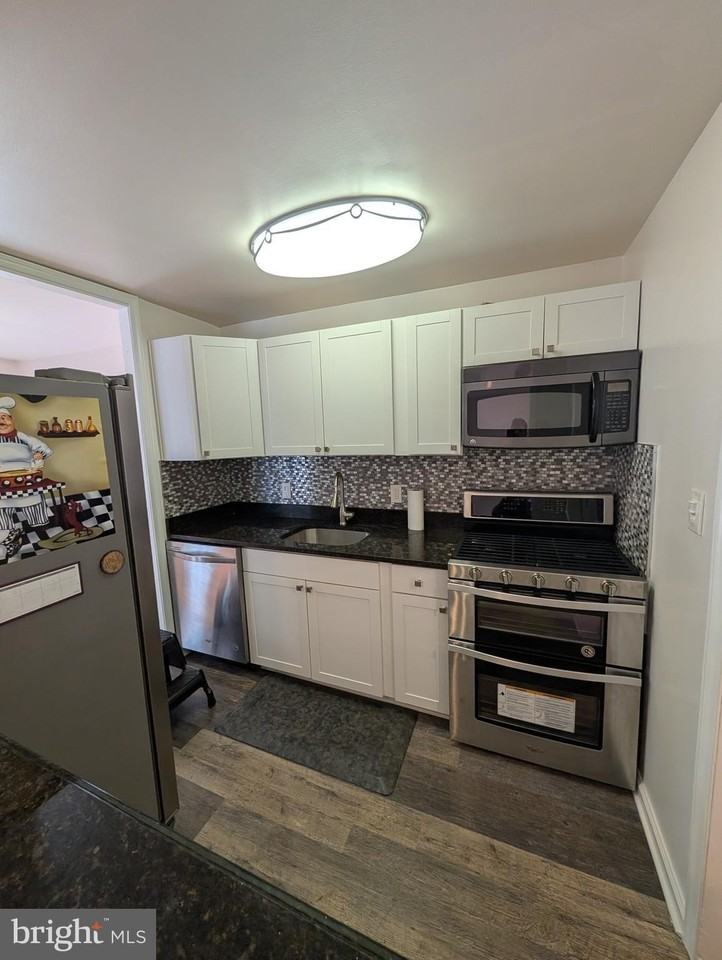 7103 Donnell Pl #D5 - Photo 3 of 15