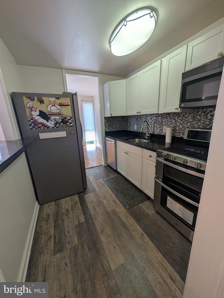 7103 Donnell Pl #D5 - Photo 5 of 15