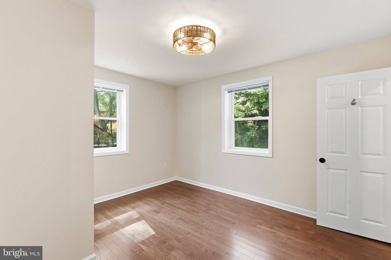 1921 Ruatan St - Photo 6 of 18