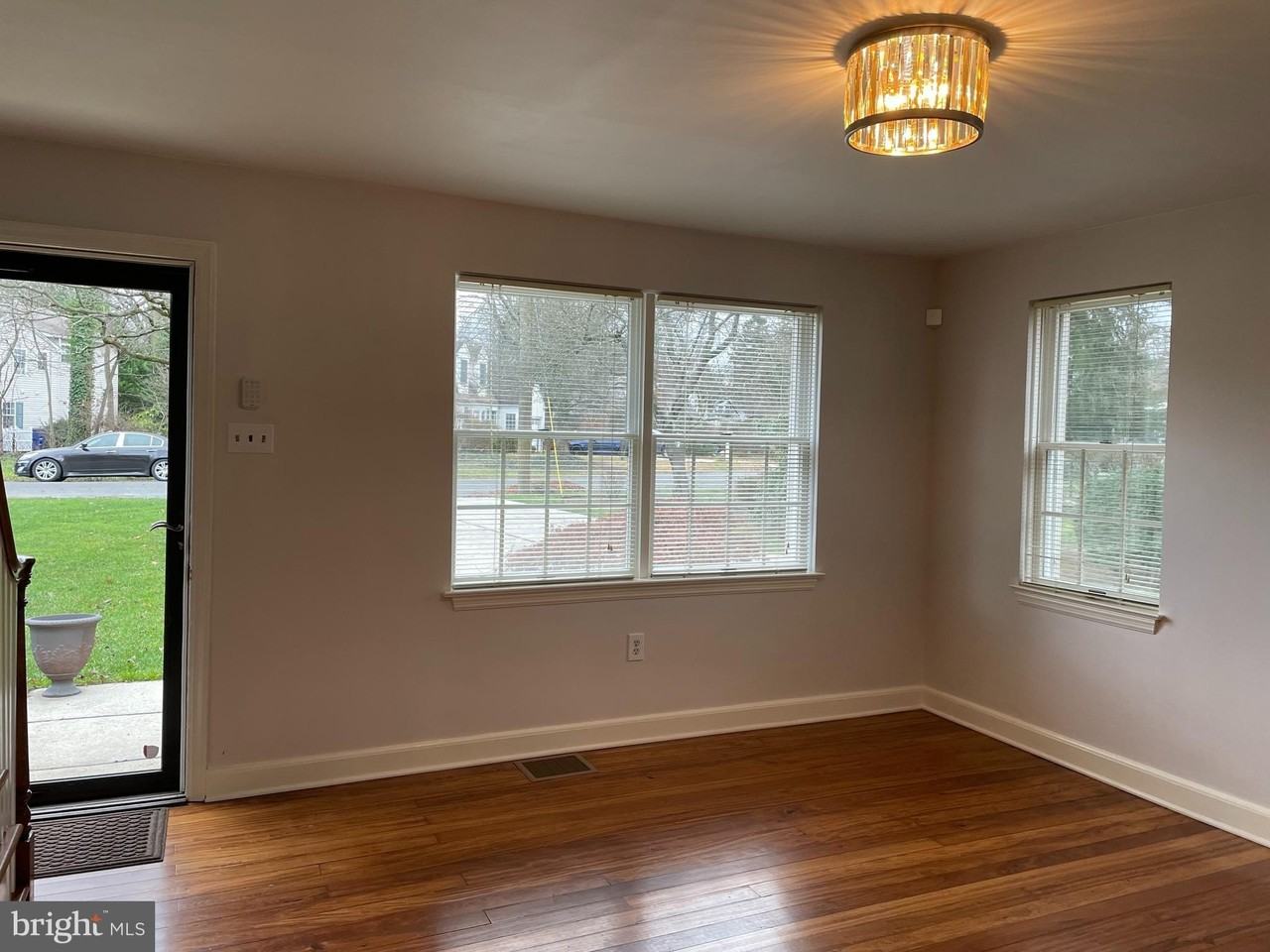 320 Evergreen Dr - Photo 3 of 17