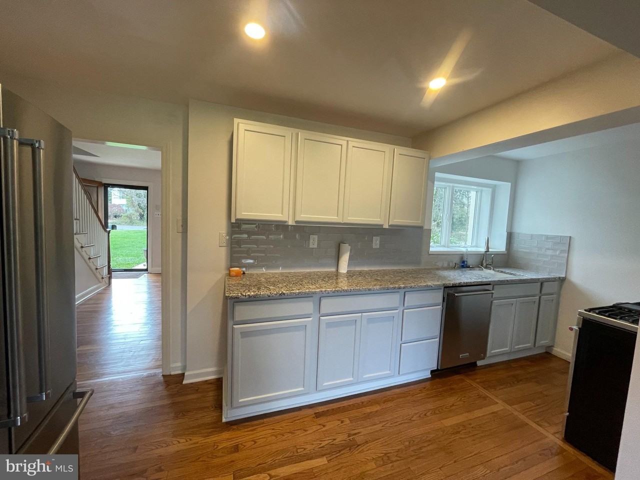 320 Evergreen Dr - Photo 4 of 17