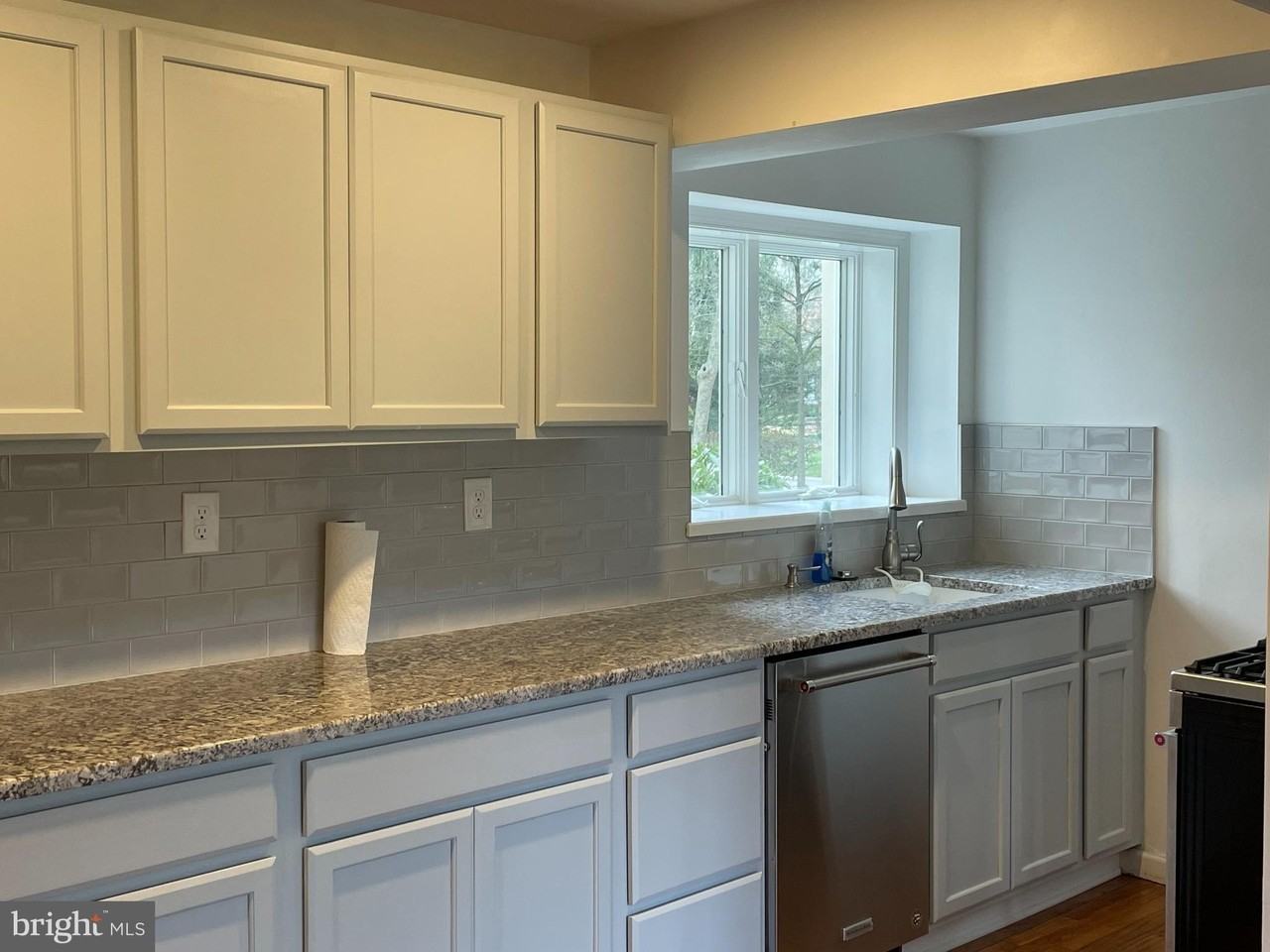 320 Evergreen Dr - Photo 5 of 17