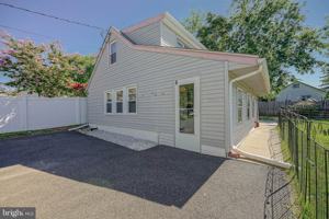 featured image of 136 N Read Ave #B