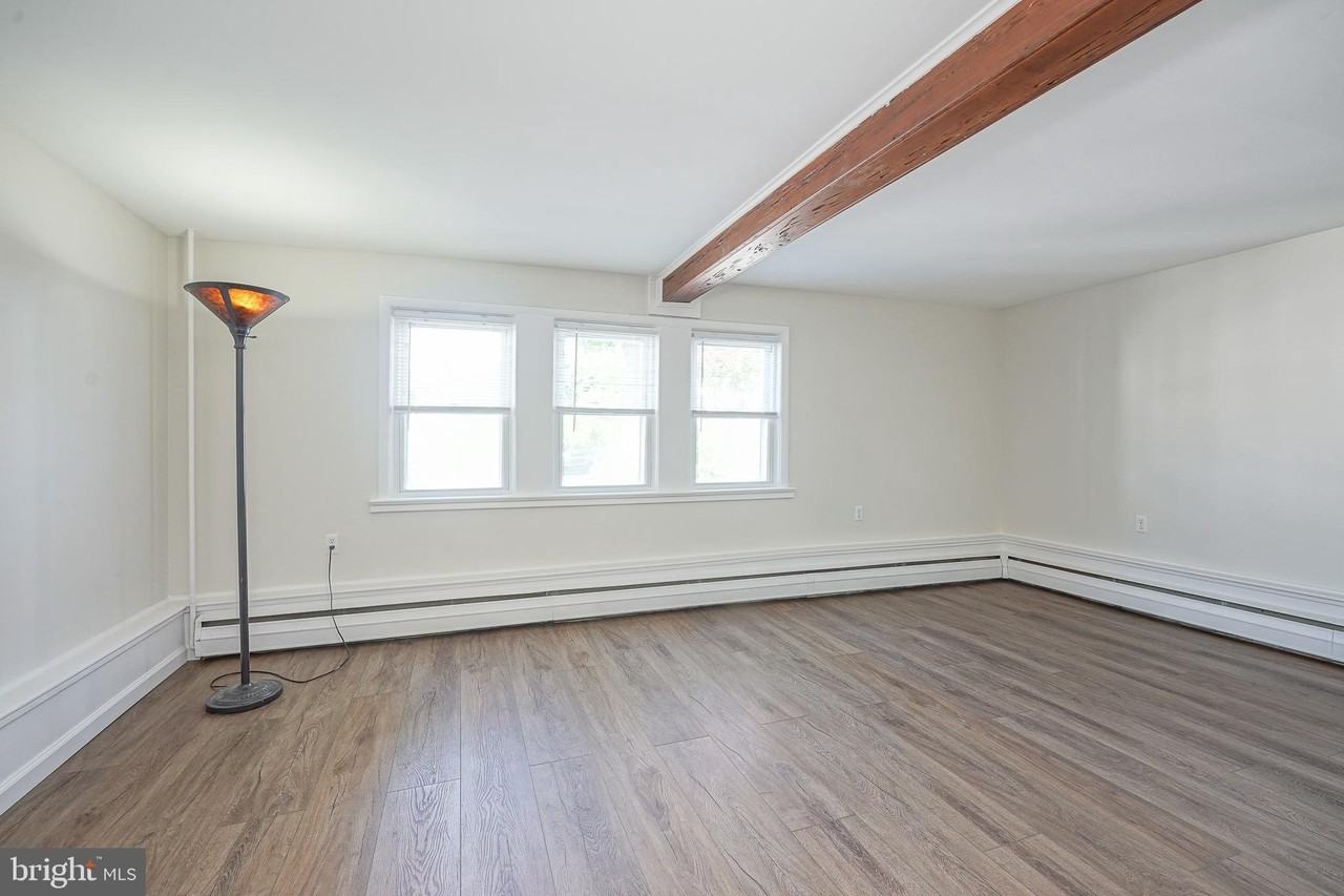 136 N Read Ave #B - Photo 4 of 20