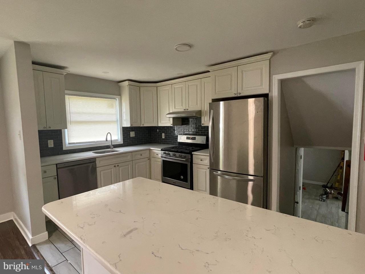 209 Maine Ave - Photo 4 of 27