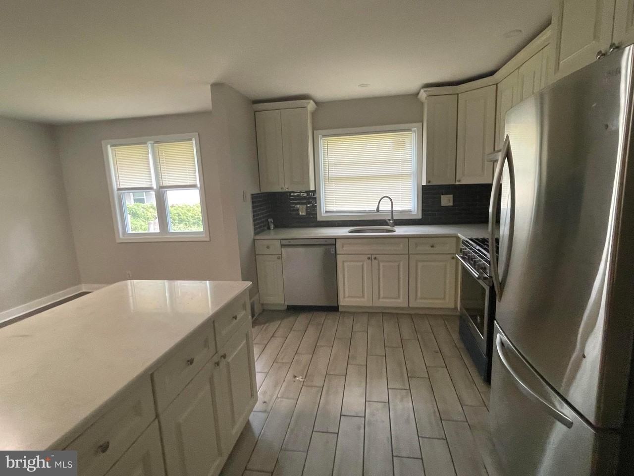 209 Maine Ave - Photo 5 of 27