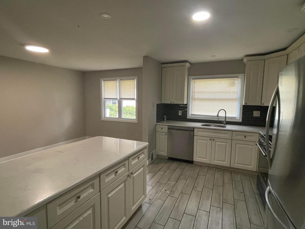 209 Maine Ave - Photo 7 of 27