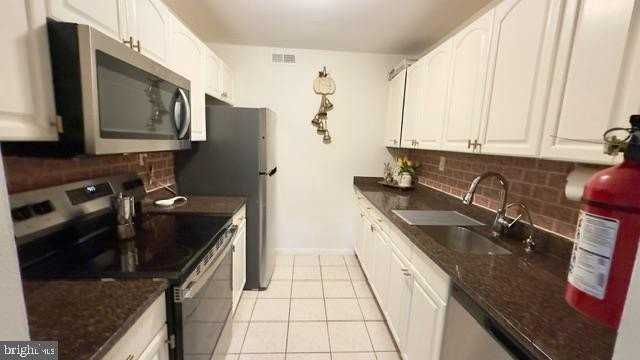 11 Twin Rivers Dr #M - Photo 7 of 25