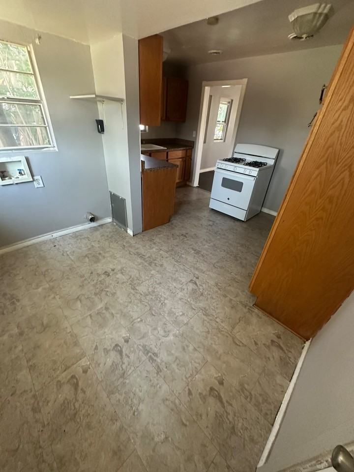 103 N Florida St #1 - Photo 4 of 6