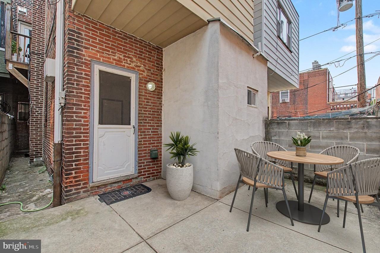 1425 Jackson St #1R - Photo 3 of 21