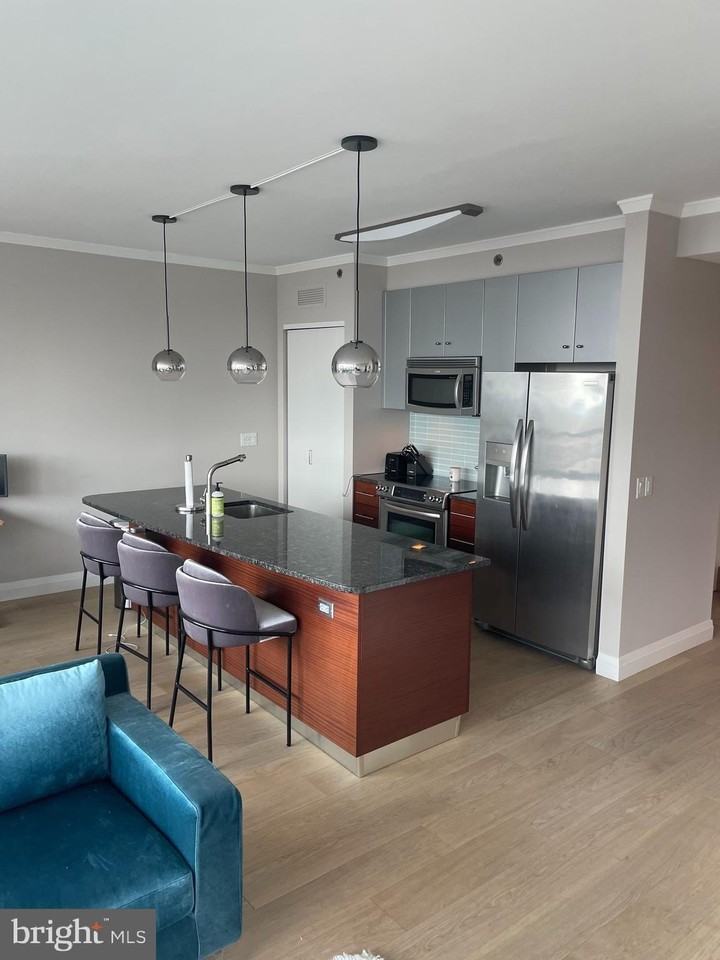 2101 Market St #2404 - Photo 5 of 13