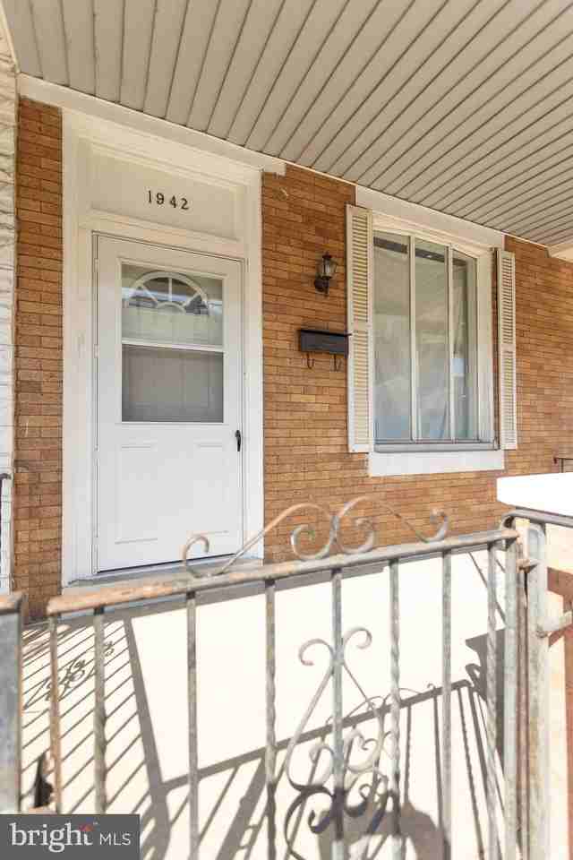 1942 E Pacific St - Photo 2 of 19