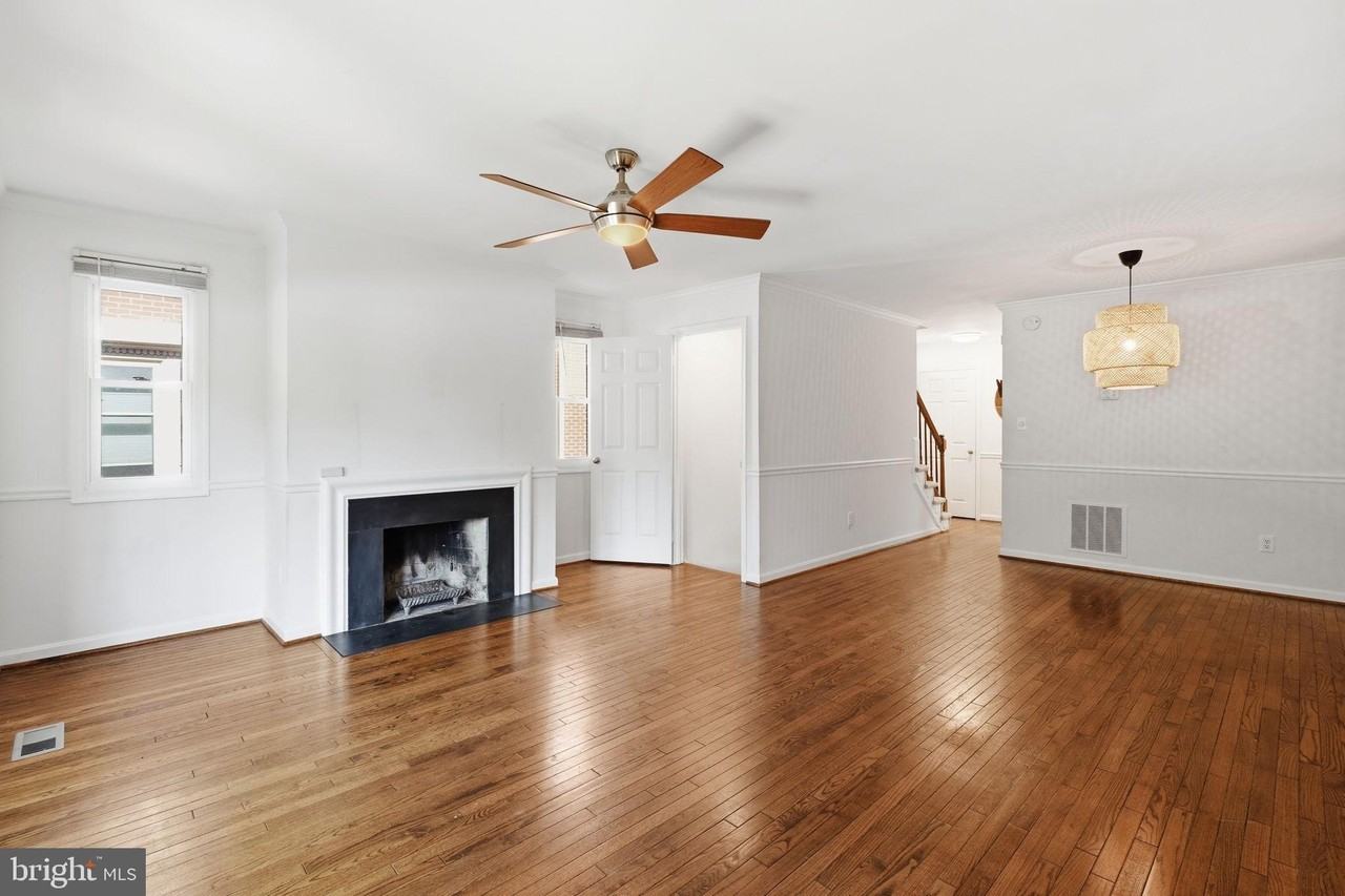 541 Colecroft Ct - Photo 3 of 33