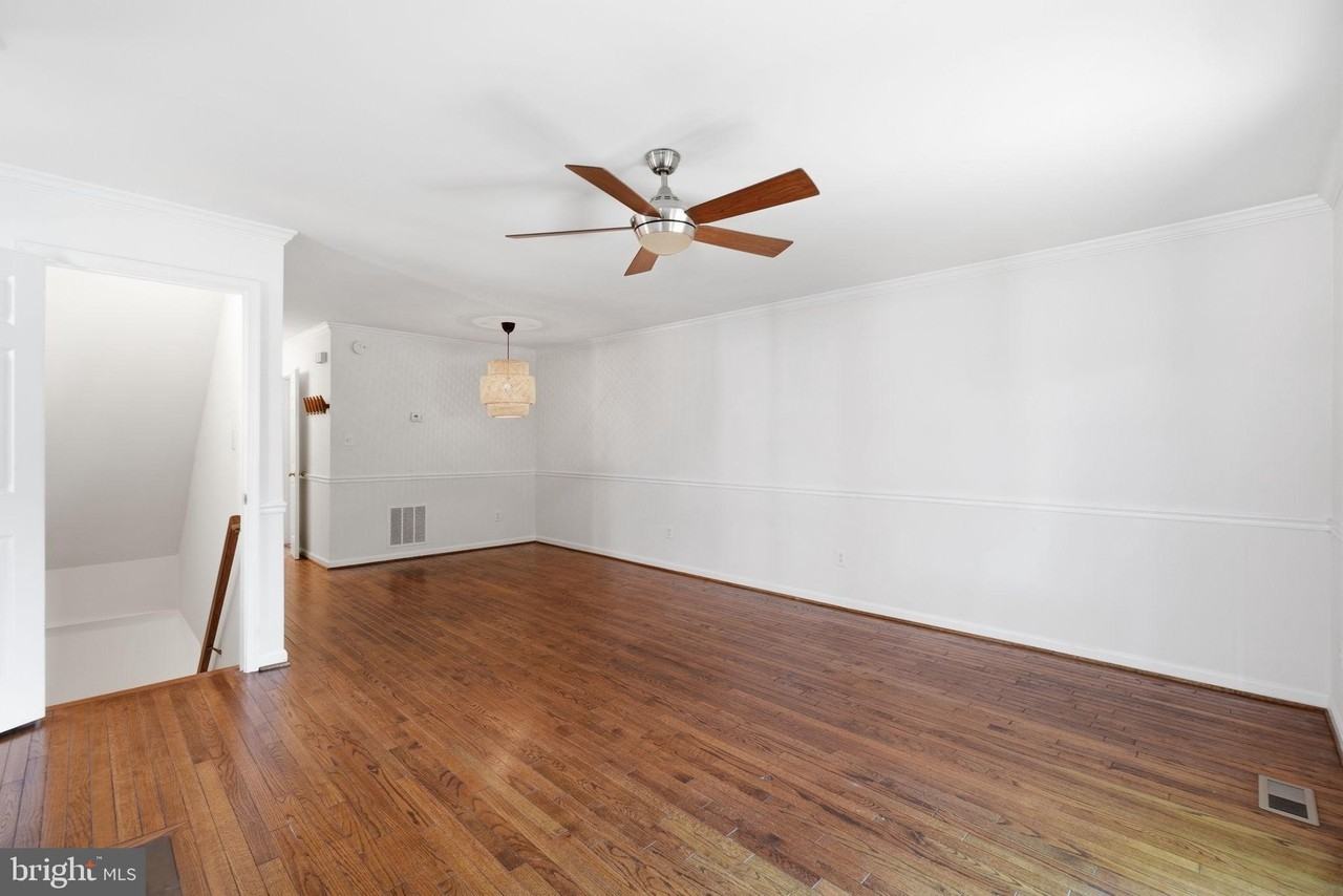 541 Colecroft Ct - Photo 4 of 33