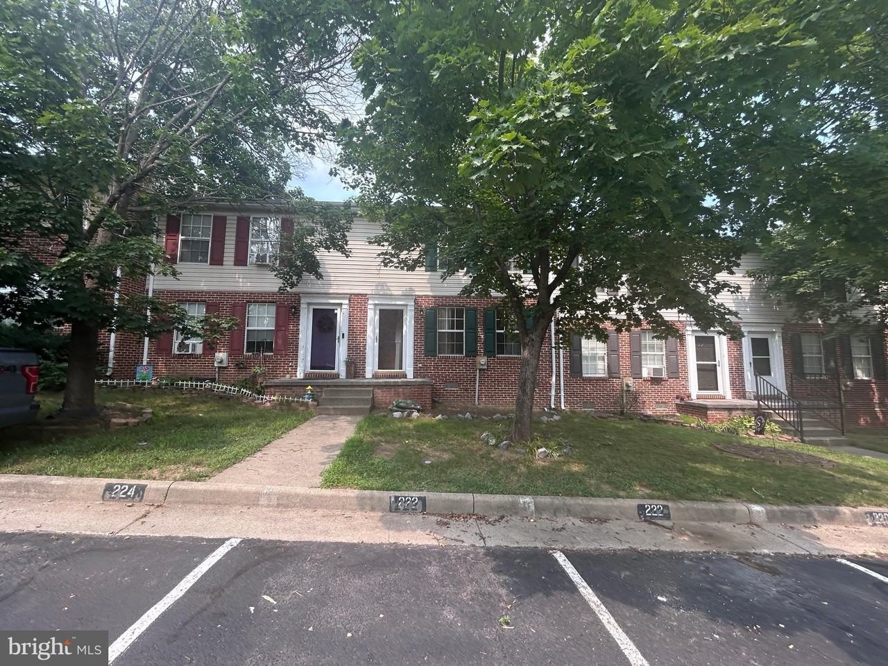 222 Waterford Ln - Photo 2 of 20