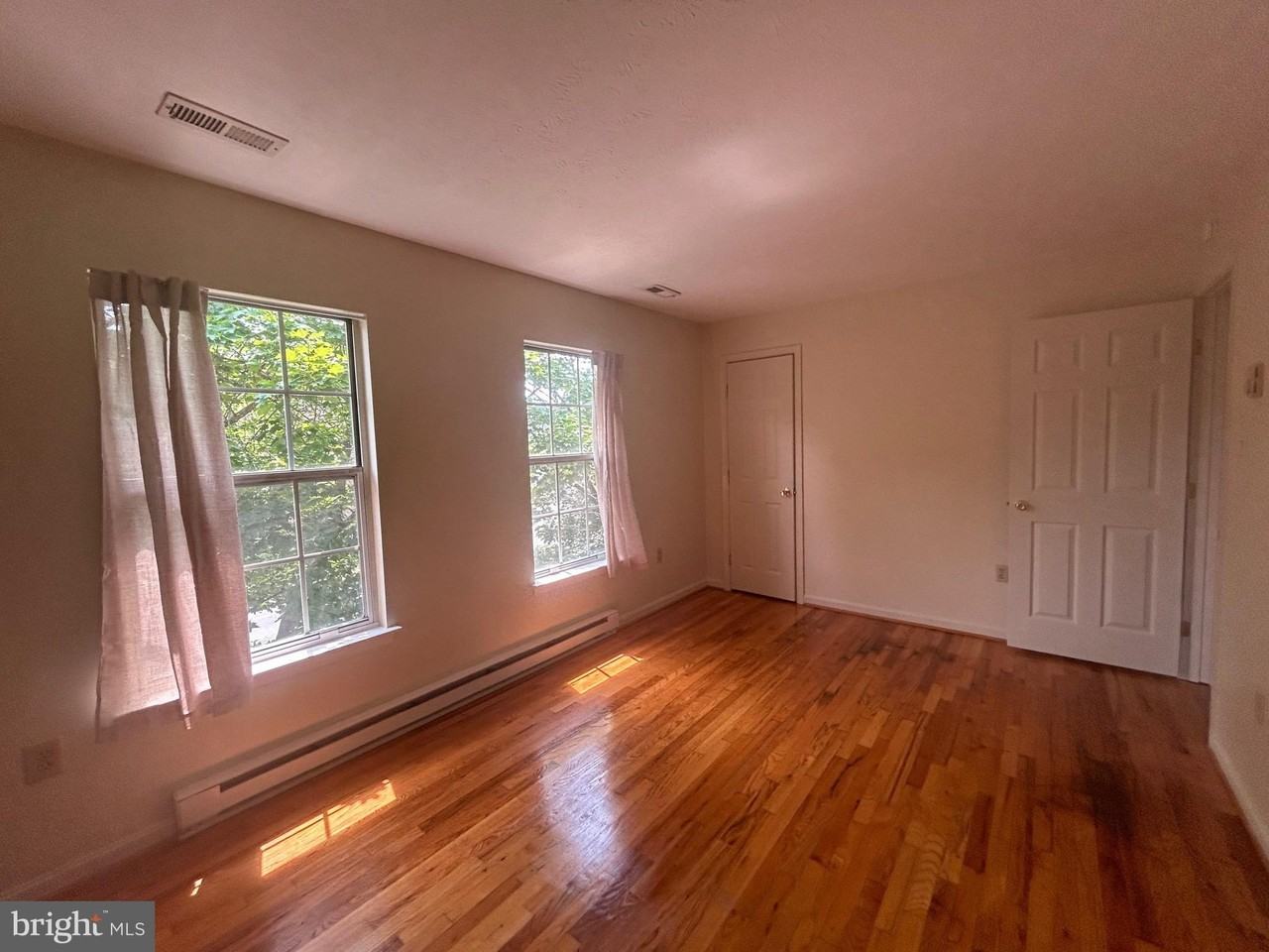 222 Waterford Ln - Photo 5 of 20