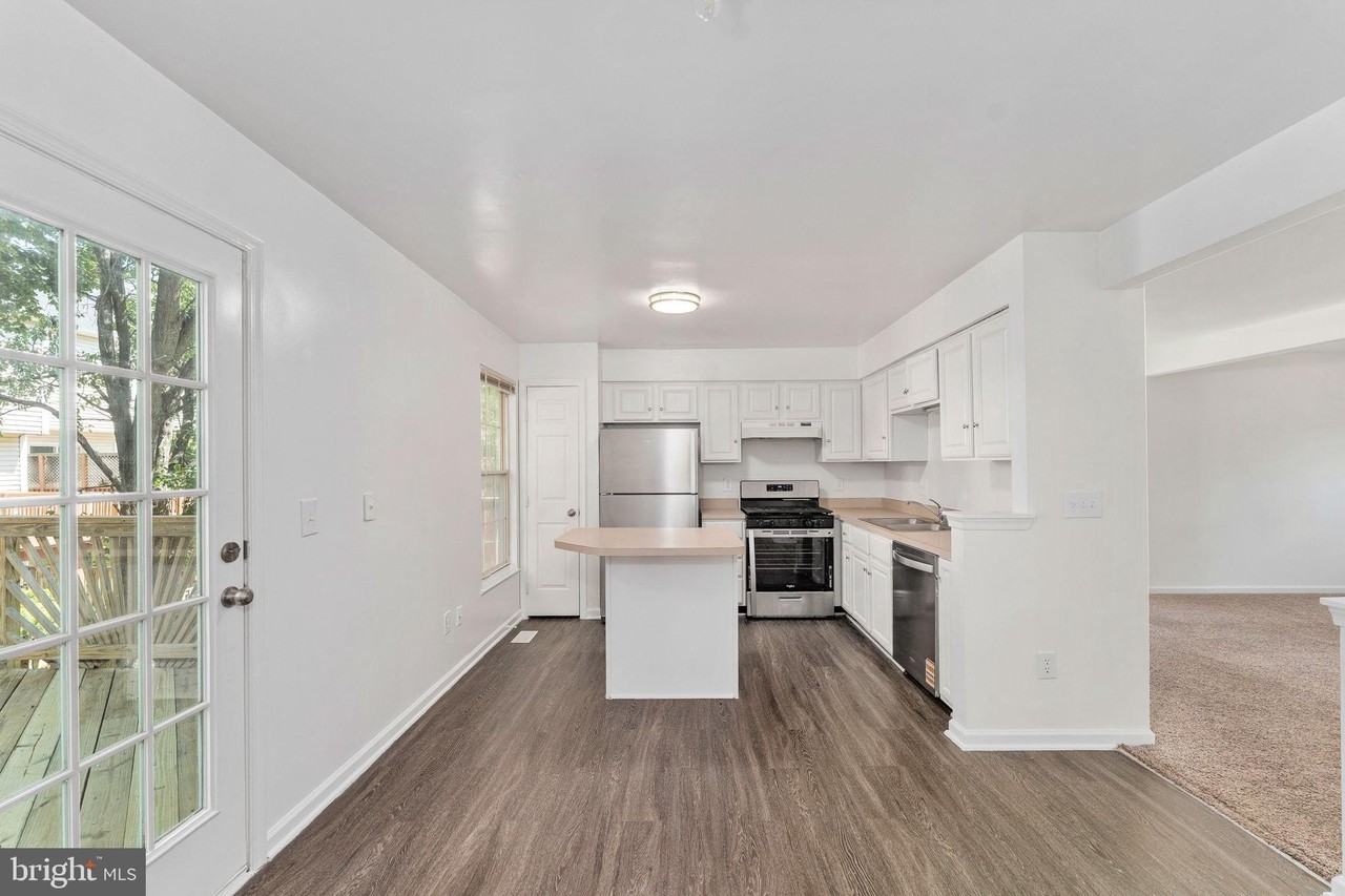 6219 Bella Dr - Photo 2 of 42