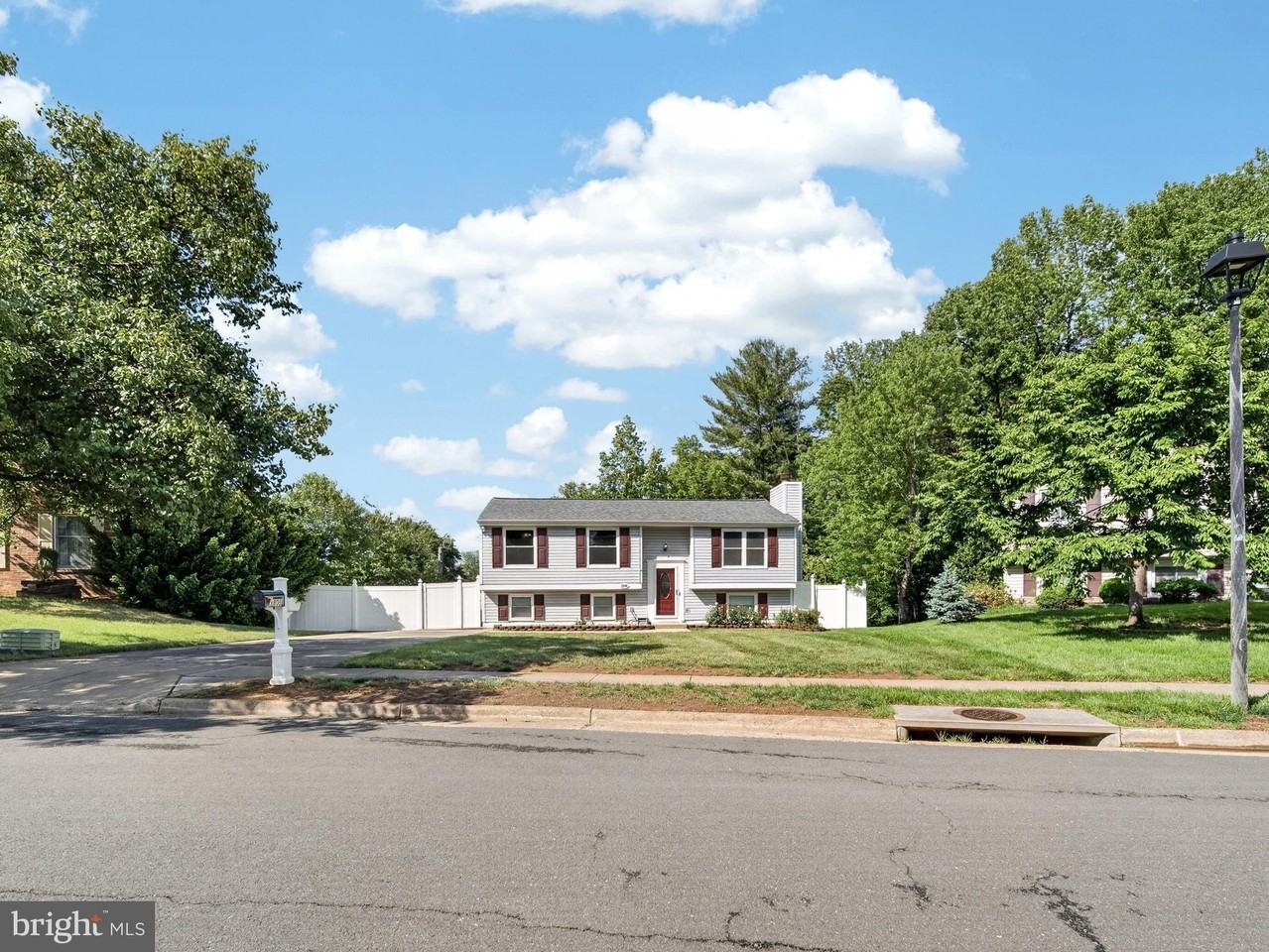 3806 Candlelight Ct - Photo 2 of 50