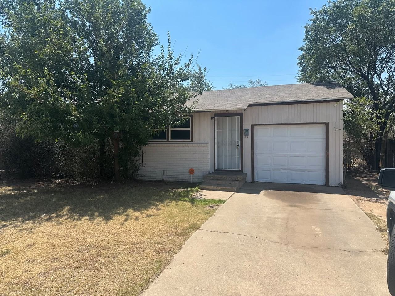 302 Almond Ave #1