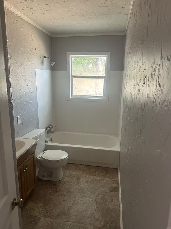 302 Almond Ave #1 - Photo 5 of 7