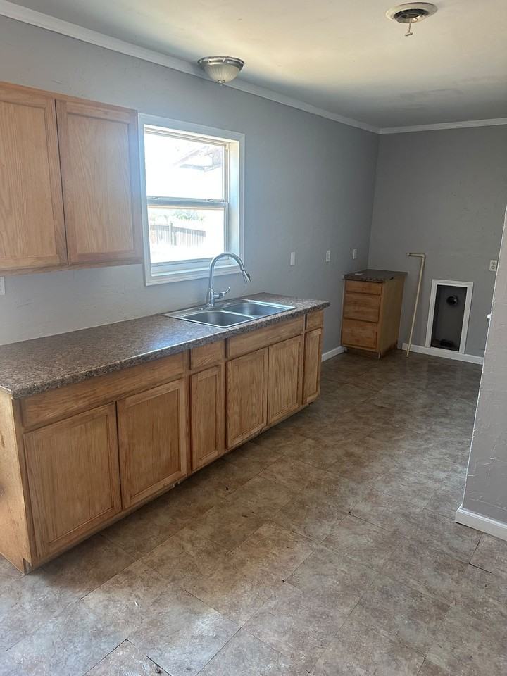302 Almond Ave #1 - Photo 6 of 7