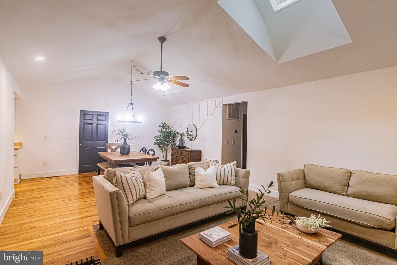 207 Madison Cir - Photo 5 of 36