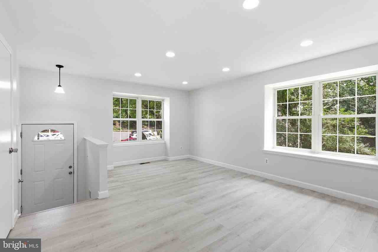 1921 Winslow Ct - Photo 3 of 35