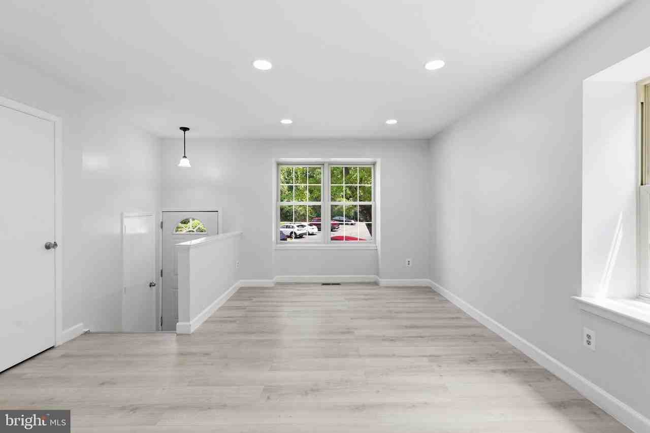 1921 Winslow Ct - Photo 4 of 35