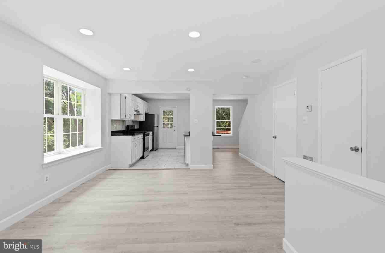1921 Winslow Ct - Photo 5 of 35