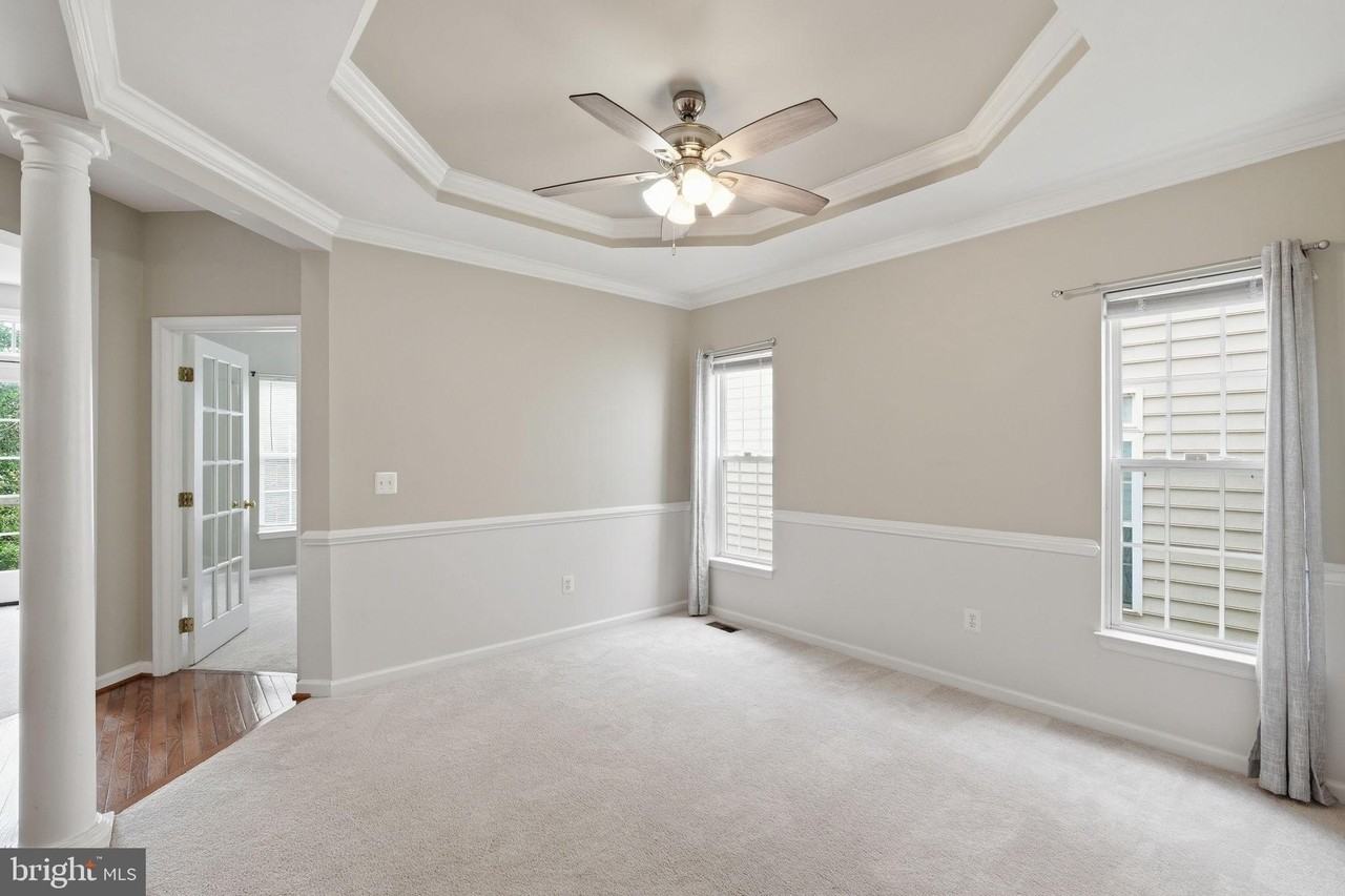 6008 Preswell Ct - Photo 2 of 32