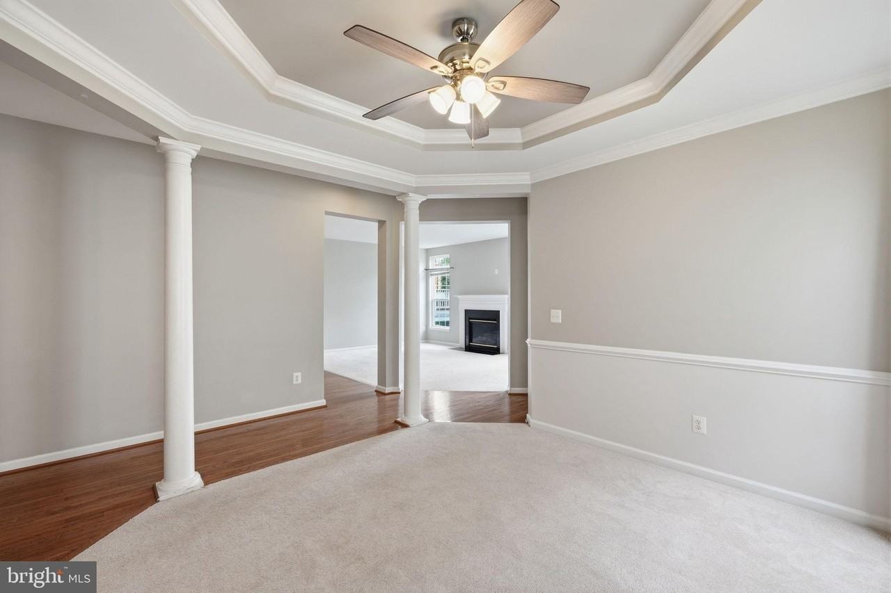 6008 Preswell Ct - Photo 3 of 32