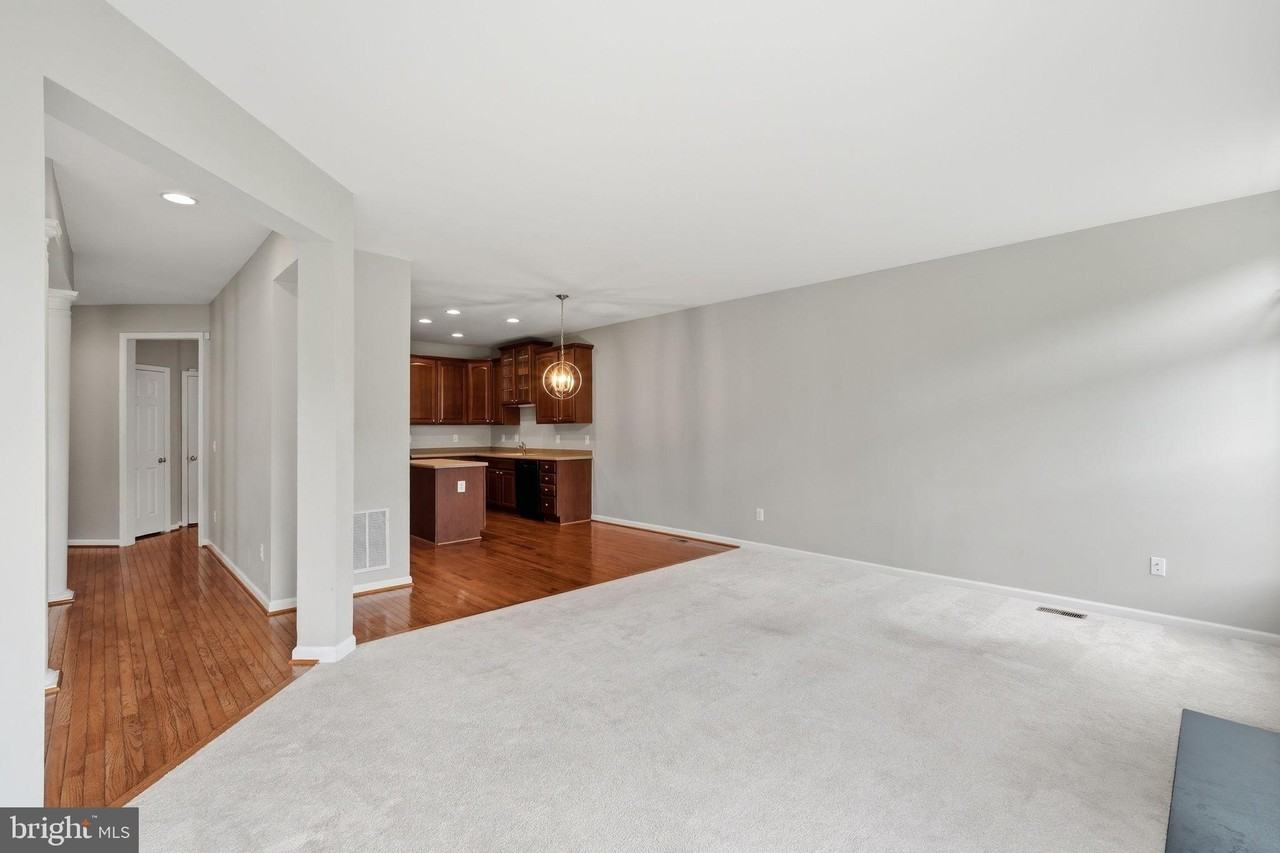 6008 Preswell Ct - Photo 5 of 32