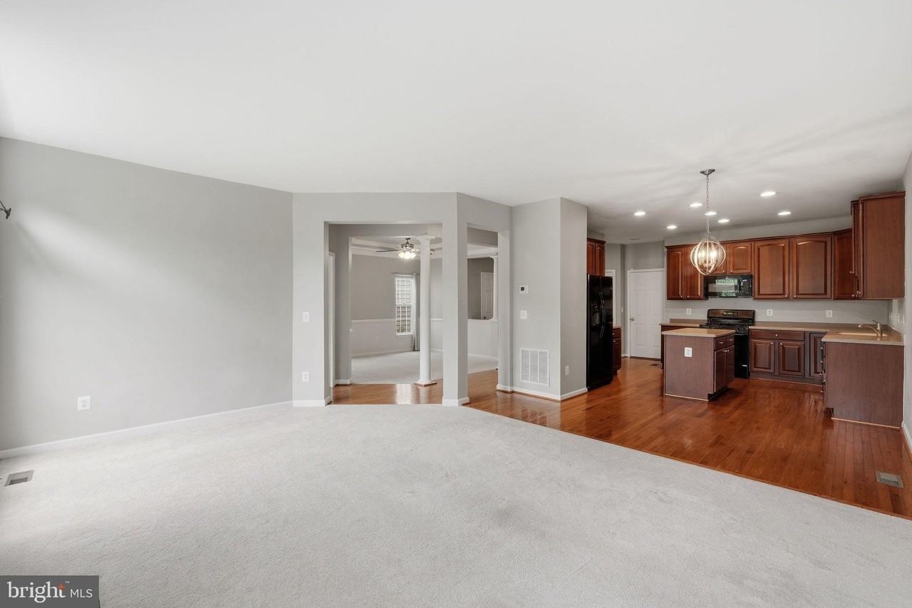6008 Preswell Ct - Photo 6 of 32