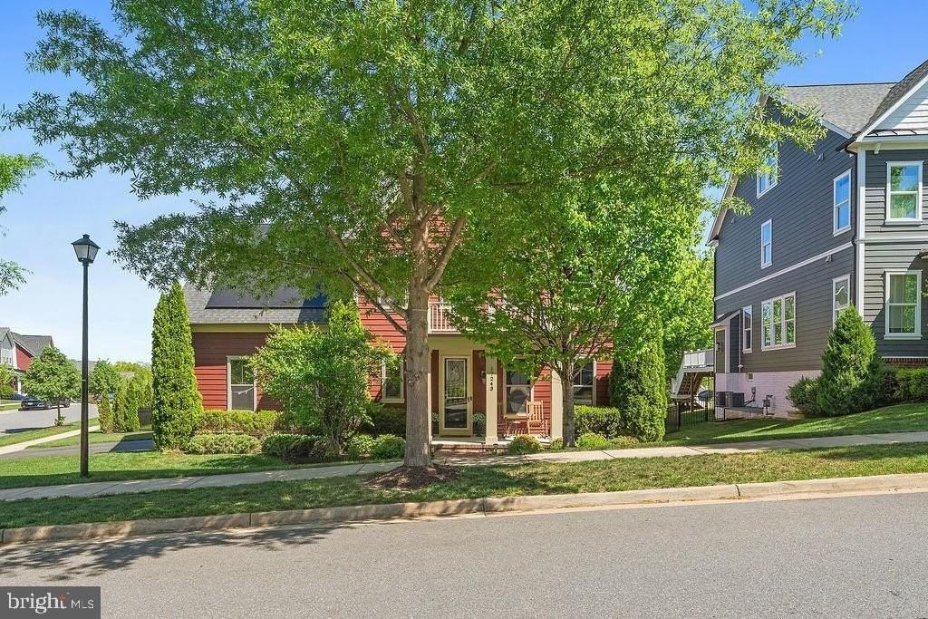 17243 Miss Packard Ct - Photo 3 of 50