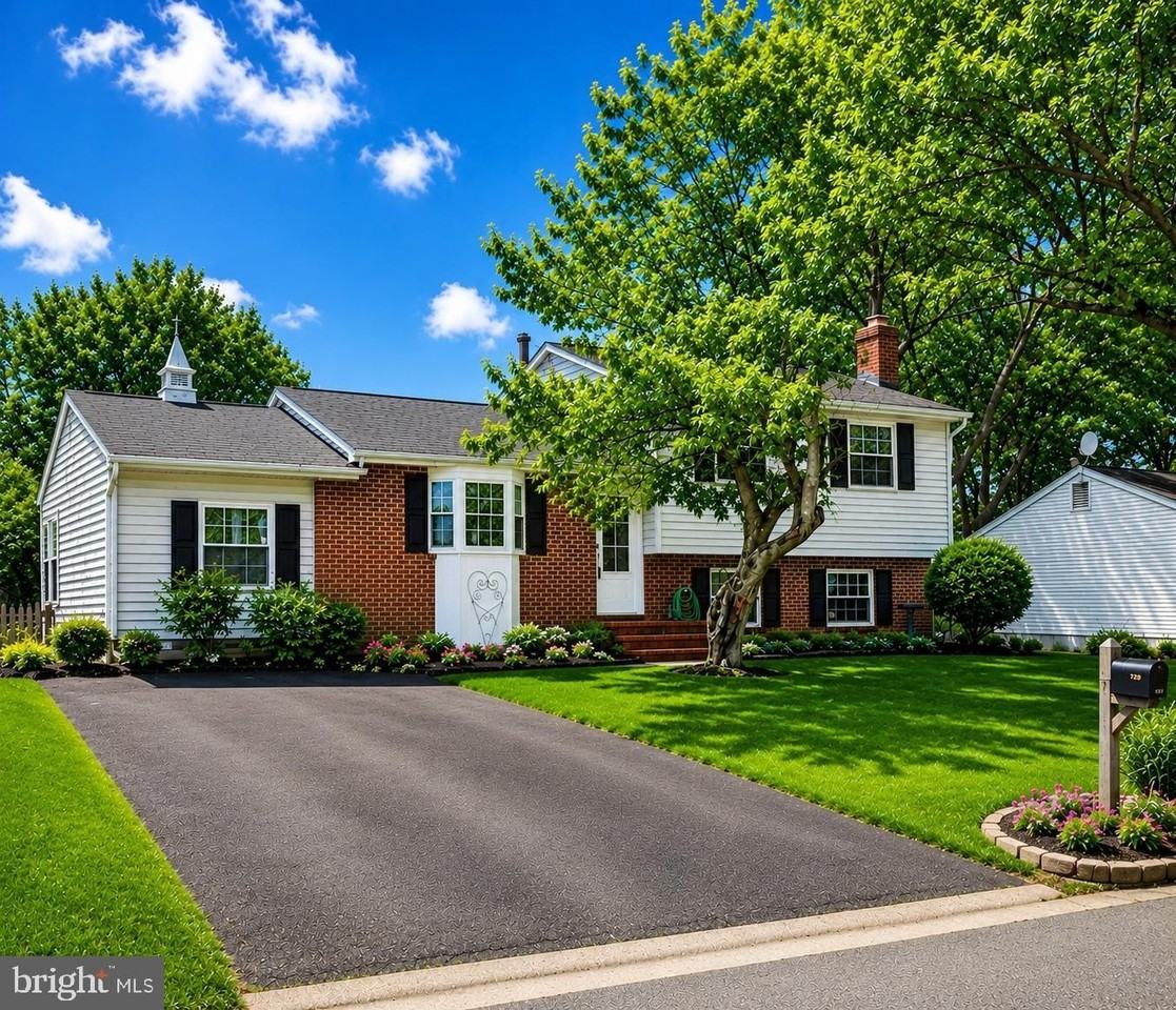 5083 Macnamara Dr