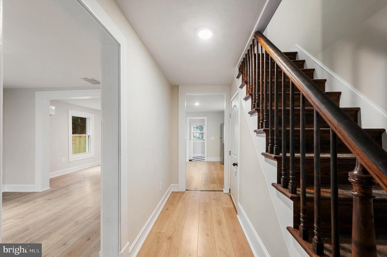 553 Highland Ave - Photo 2 of 20