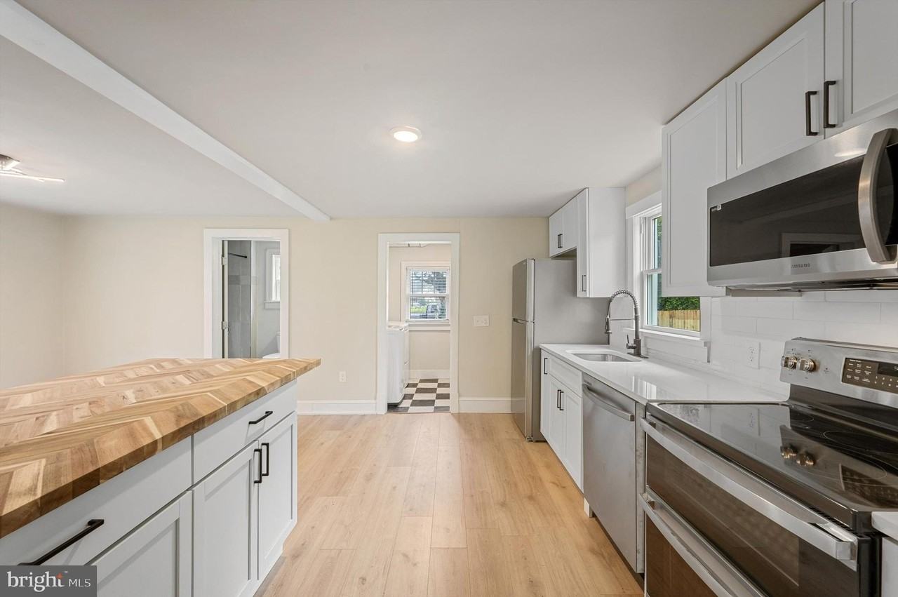 553 Highland Ave - Photo 3 of 20