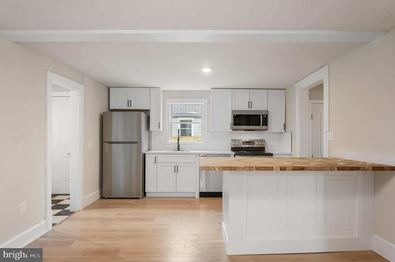 553 Highland Ave - Photo 4 of 20