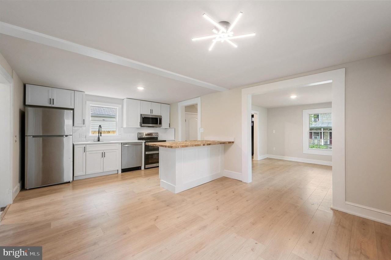 553 Highland Ave - Photo 5 of 20