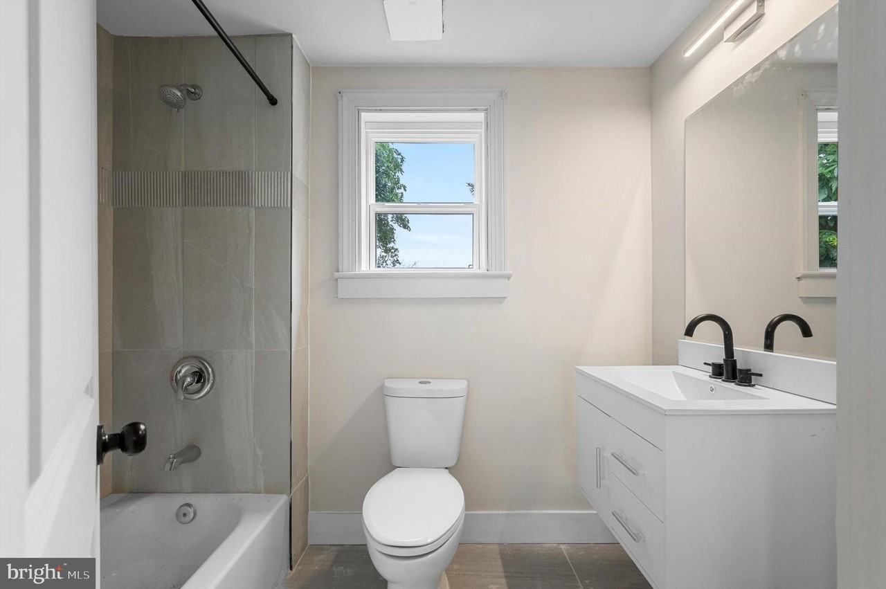 553 Highland Ave - Photo 7 of 20