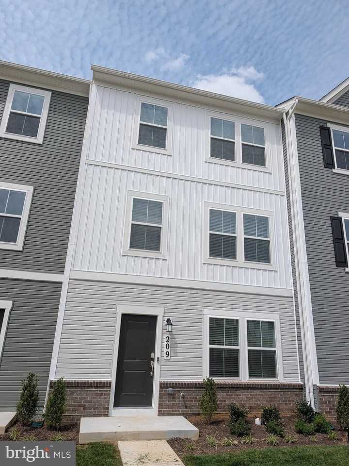 209 Swan Field Ave