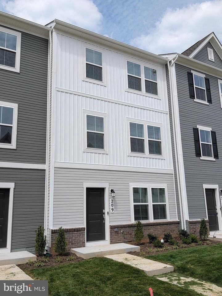 209 Swan Field Ave - Photo 2 of 31