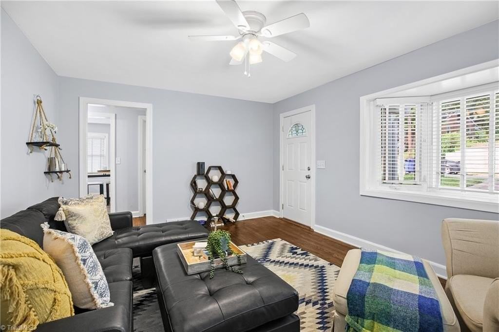 317 Crafton St - Photo 4 of 30