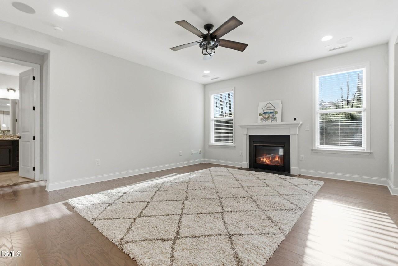 721 Vine Pond Ct - Photo 3 of 50