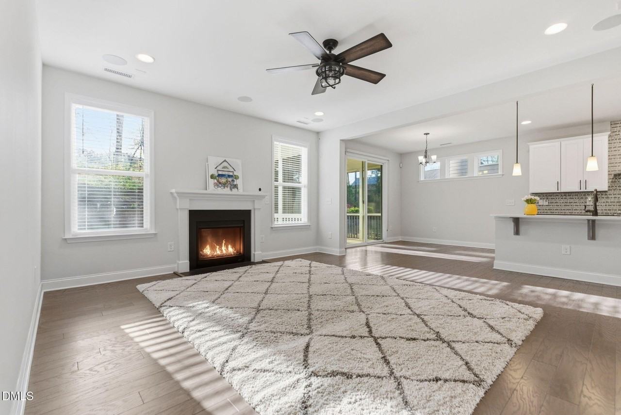 721 Vine Pond Ct - Photo 4 of 50