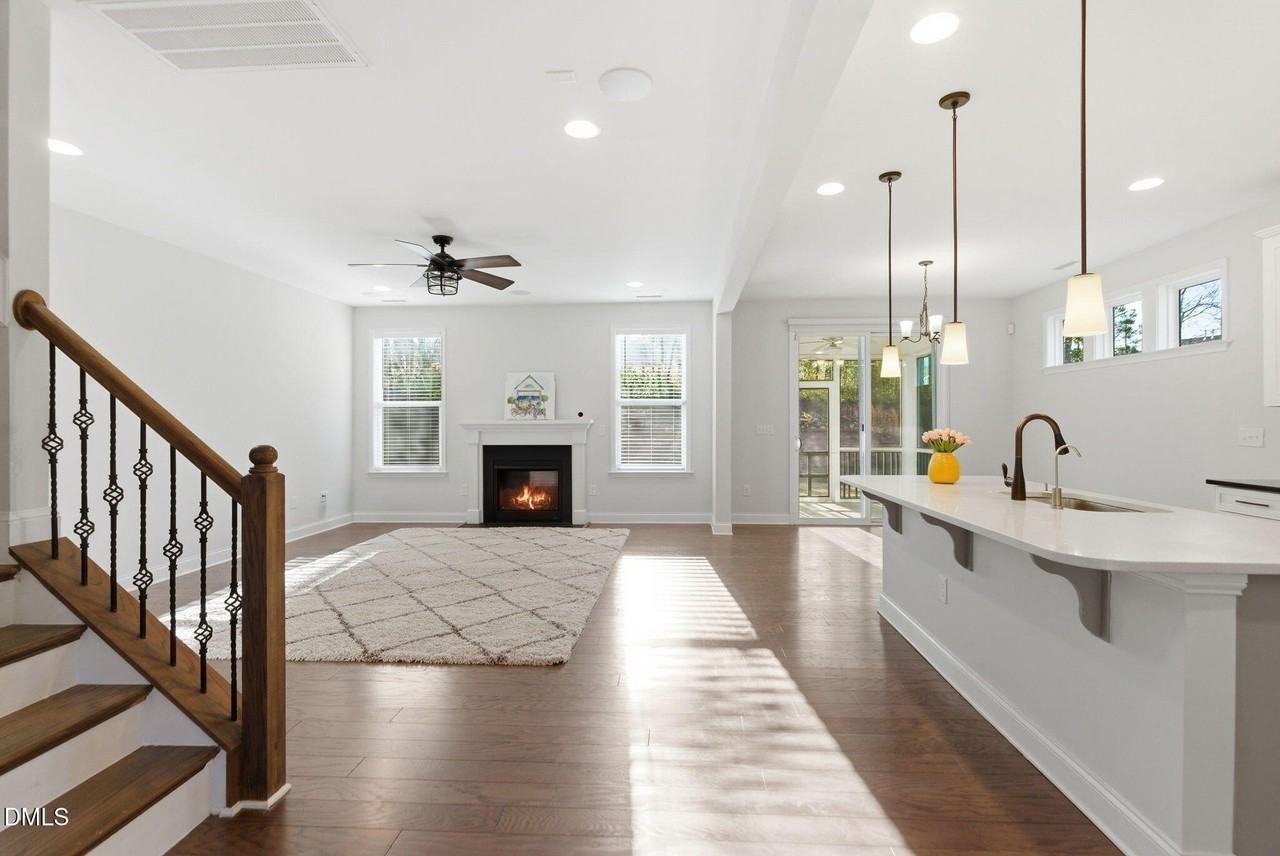 721 Vine Pond Ct - Photo 5 of 50
