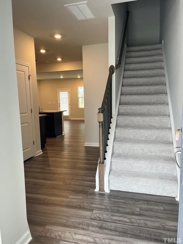 192 Tumbling Rock Way - Photo 5 of 39