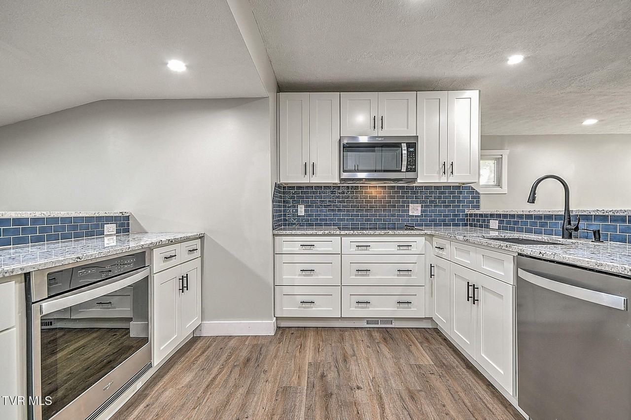 2012 Eastwood Ave - Photo 5 of 36