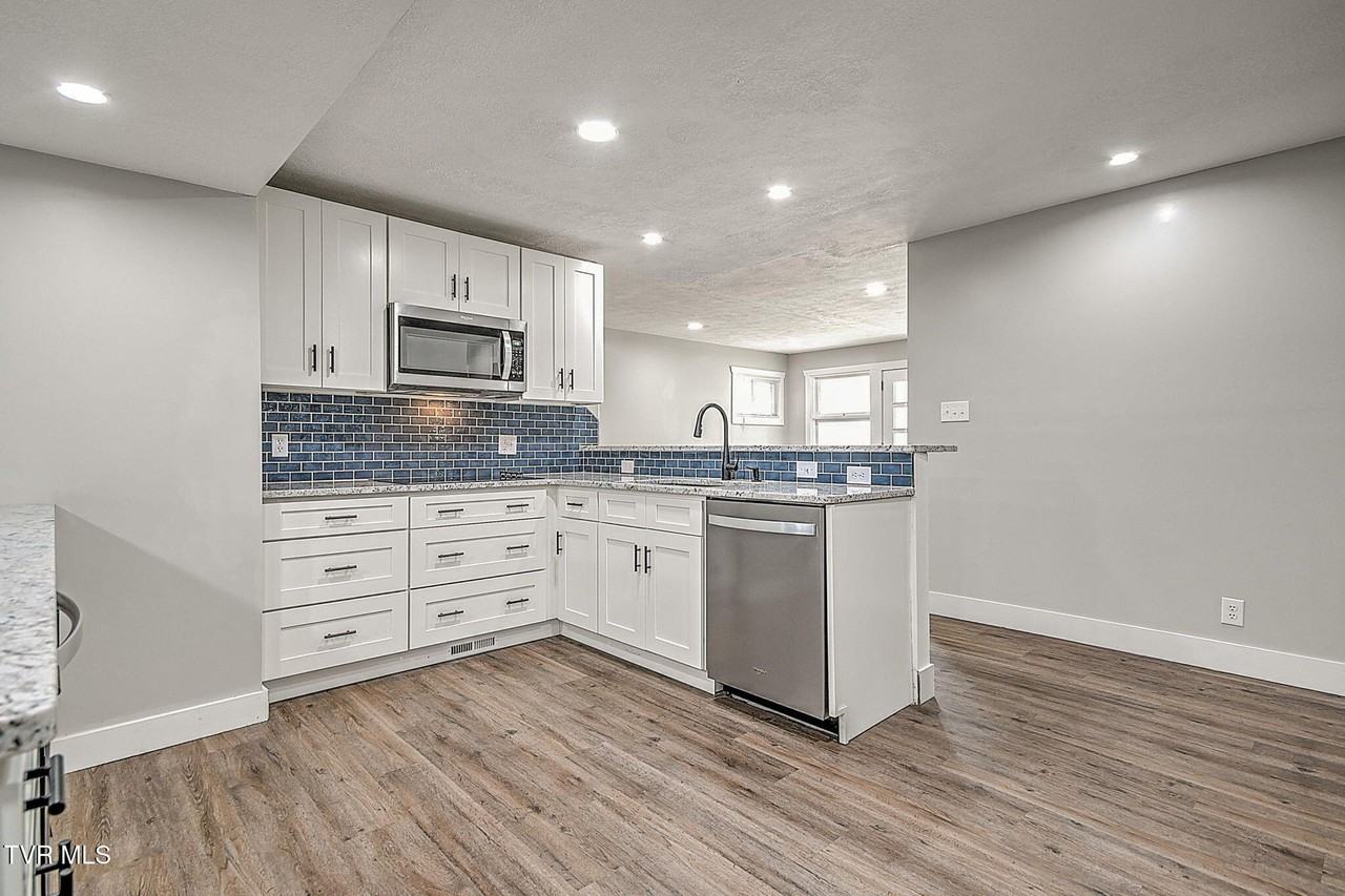 2012 Eastwood Ave - Photo 6 of 36